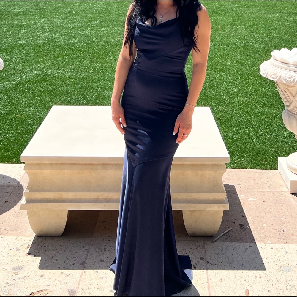 Beautiful navy blue gown.